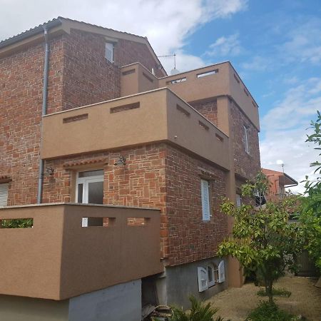 Allure Apartment Kornic Luaran gambar