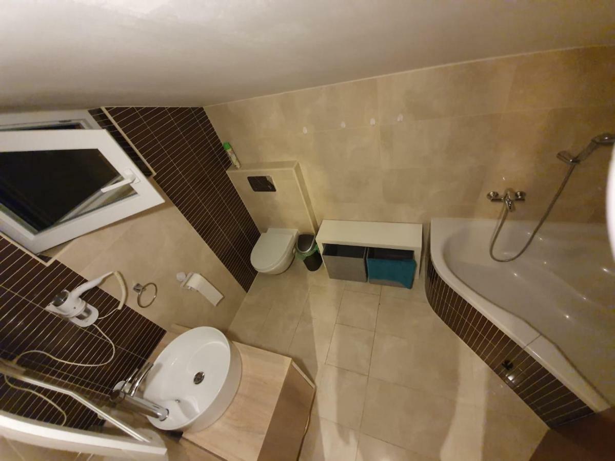 Allure Apartment Kornic Luaran gambar