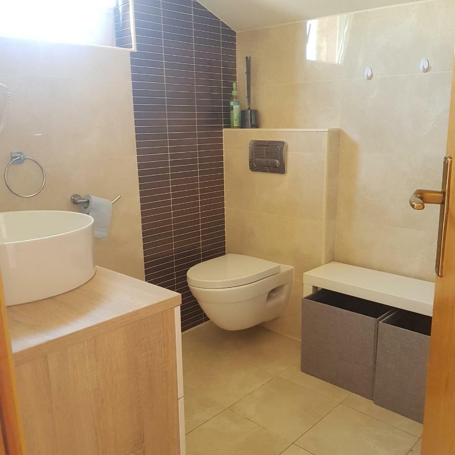 Allure Apartment Kornic Luaran gambar