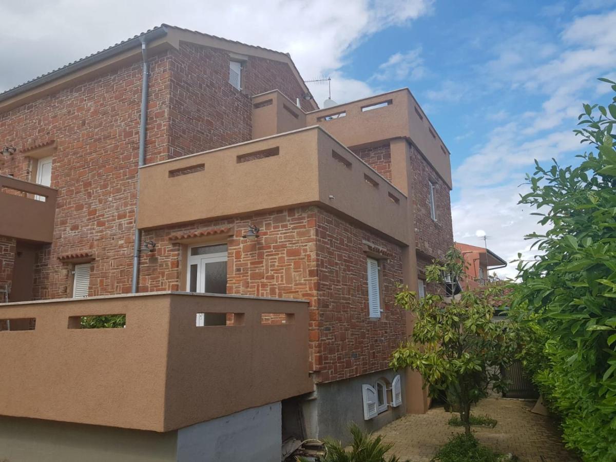 Allure Apartment Kornic Luaran gambar